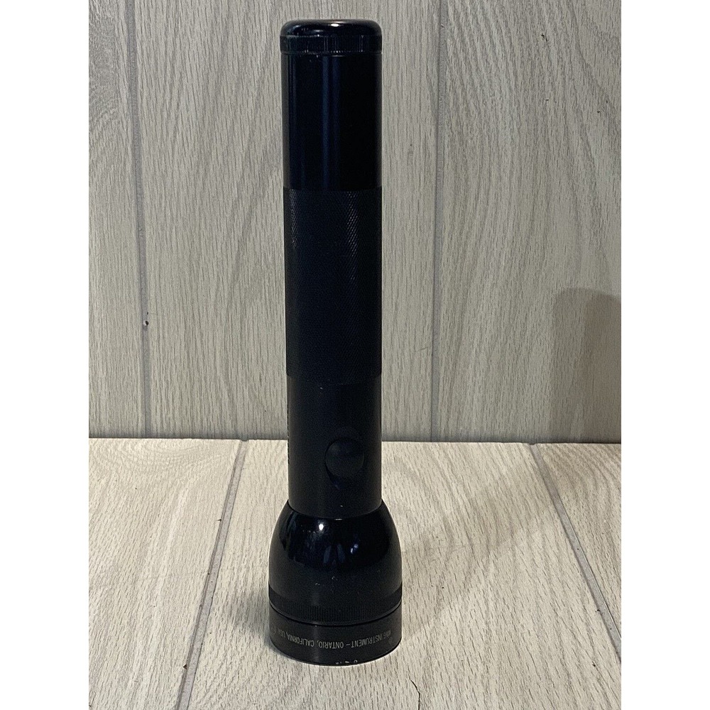 MAGLITE 10” Inch Vintage Flashlight Black - Uses 2 D Cell Batteries USA